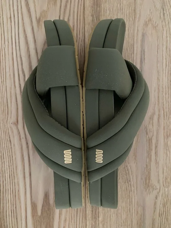 Huggy Slides - Picture 5 of 7